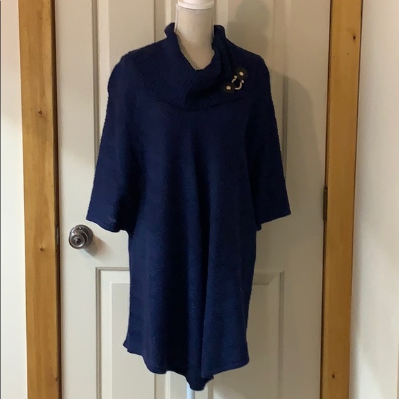 Dana Buchman Sweaters - LIKE NEW Dana Buchman Navy Short Sleeve Cowl Neck